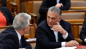 Premiér Viktor Orbán v Maďarsku prosadil posílení moci vlády. (30. 3. 2020)