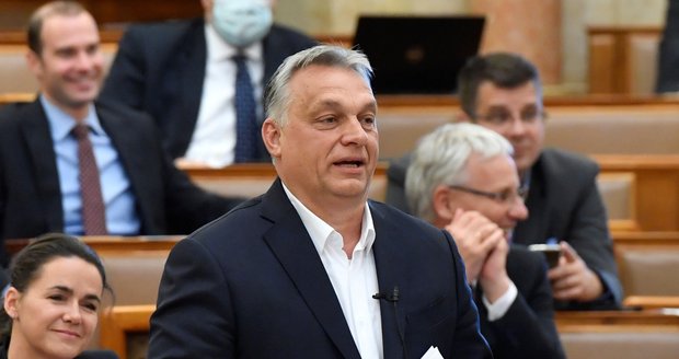 Orbán „přitáhl šrouby“. Vláda v Maďarsku získala za nouzového stavu mimořádné pravomoci