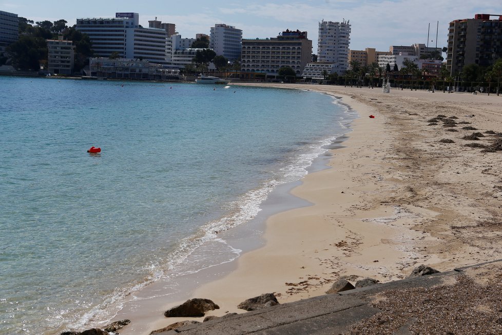 Mallorca a další Baleárské ostrovy jsou kvůli pandemii koronaviru zcela vylidněné, (24.04.2020).