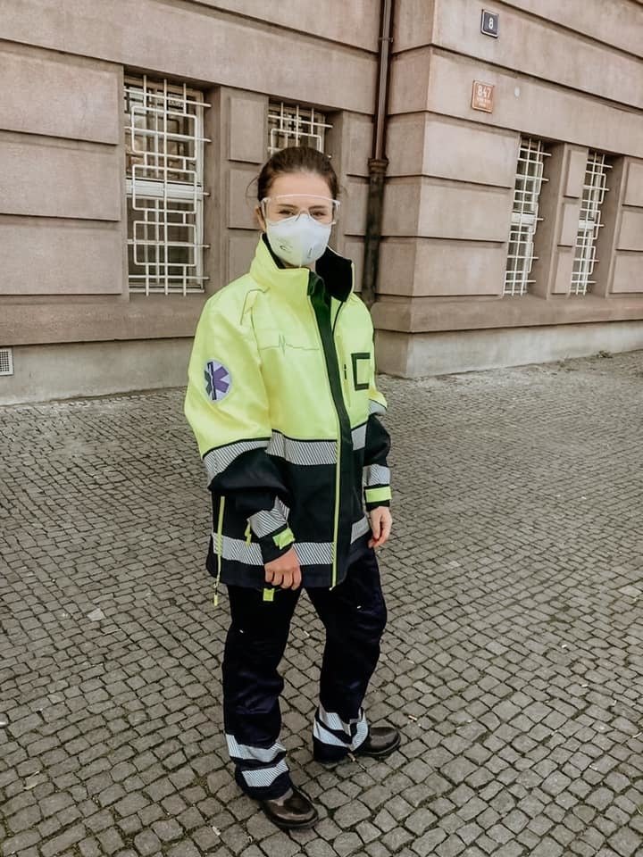 Medička Lenka, která jezdí s odběrovou sanitkou.