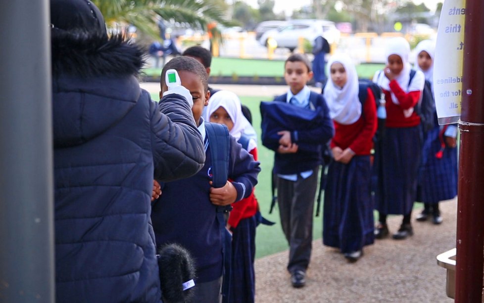 Epicentrum druhé vlny nákazy: soukromá muslimská škola. Nákaza se potvrdila u 100 studentů a učitelů