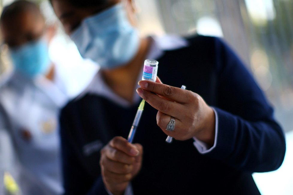 Uprostřed pandemie koronaviru začalo v Mexiku očkování proti chřipce. Vakcína je zadarmo.