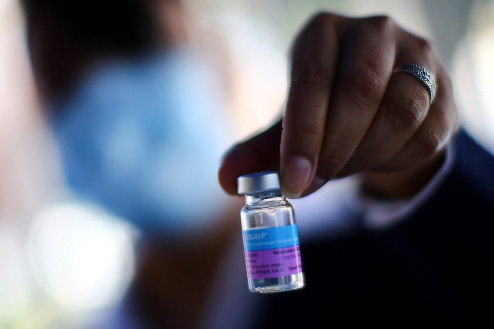 Uprostřed pandemie koronviru začalo v Mexiku očkování proti chřipce. Vakcína je zadarmo.