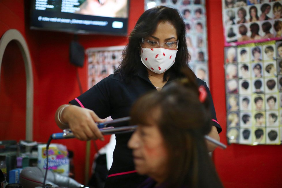 Koronavirus v Mexiko: Takhle vypadá provoz v kosmetických salonech a kadeřnictvích.