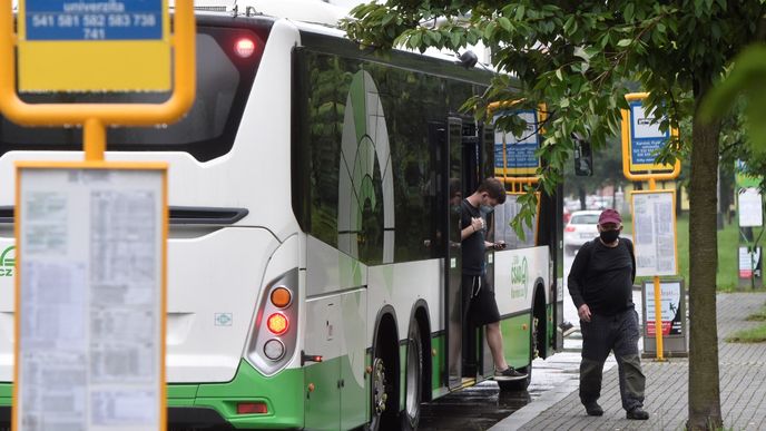 V Česku skončila k 1. červenci povinnost roušek v MHD s výjimkou Moravskoslezského kraje a pražského metra