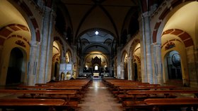 Bazilika Sant&#39;Ambrogio v Miláně omezila provoz kvůli prevenci šíření nákazy.