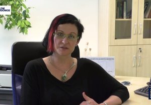 Lékařka FN Brno doporučuje vyzkoušet sex s rouškami.