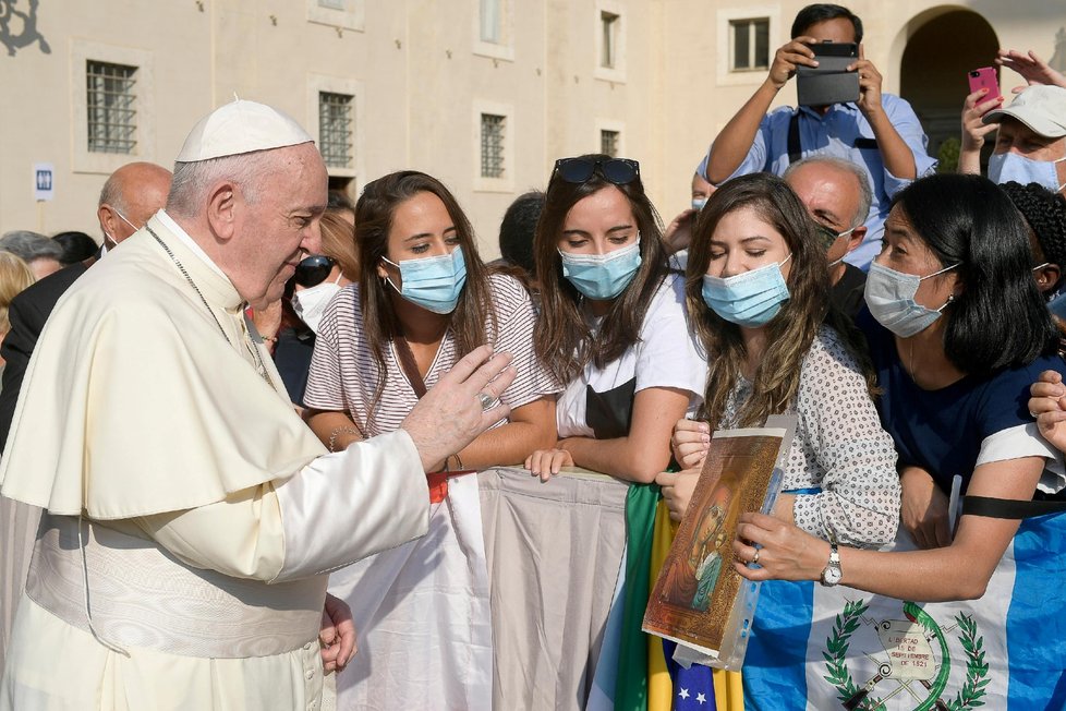 Koronavirus ve Vatikánu: Papež se opět vydal mezi své ovečky, ale bez roušky (16. 9. 2020)