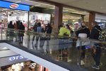 Češi se po uzavírce řady obchodů vrátili do nákupních center (6.12.2020)