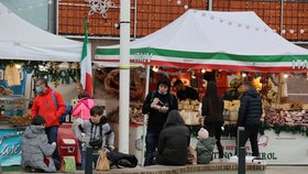 Češi poslední víkend před Štědrým dnem zaplnili obchodní centra (19.12. 2020)