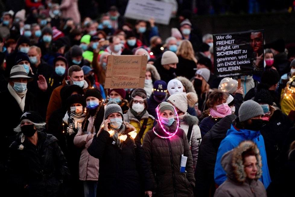 Protest proti koronavirovým opatřením v Německu.