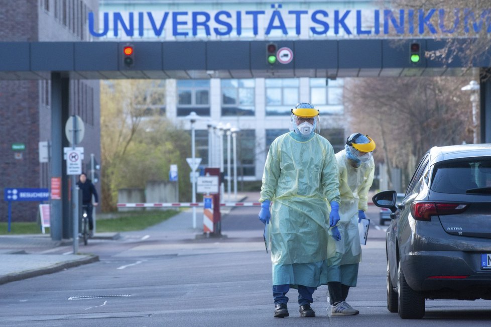 Koronavirus v Německu, vjezd do fakultní nemocnice, (22.03.2020).