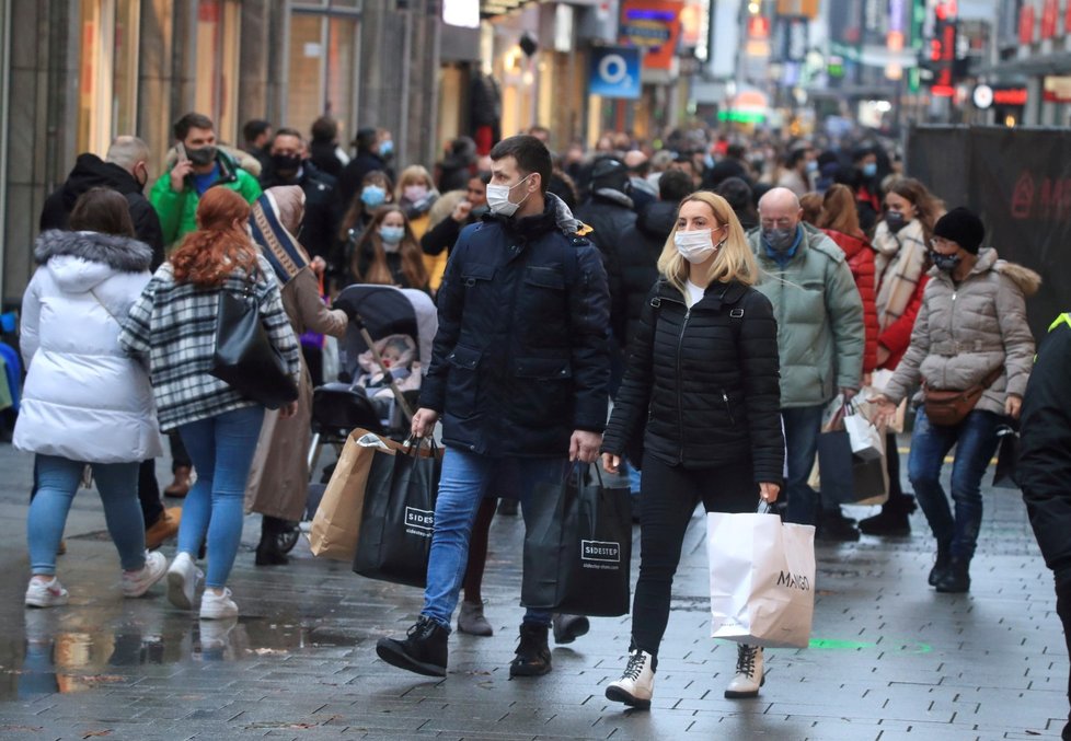 Koronavirus v Německu: Stoupá počet nakažených, lidé jsou tak stále více podporování v tom, aby se šli očkovat (30.8.2021)