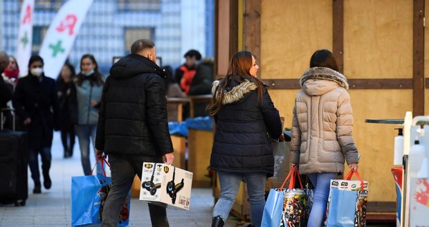 „Není vhodná doba na oslavy!“ Kvůli omikronu tvrdě omezí Silvestr v Německu i očkovaným