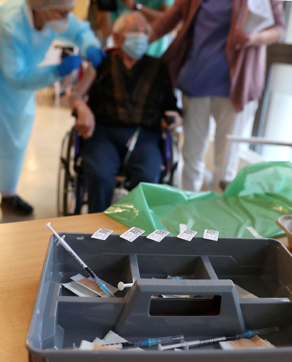 Očkování proti koronaviru v Německu. Očkování proti koronaviru v Německu.