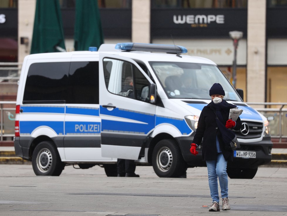 Svět dál čelí pandemii koronaviru, přísná bezpečnostní a karanténní opatření platí také v Německu, (21.03.2020).