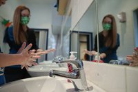 Koronavirus zavřel stovky školek v Česku, v říjnu se nakazilo přes 1100 učitelek