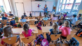 V některých spolkových zemích Německa se děti už vrátily po prázdninách do škol.