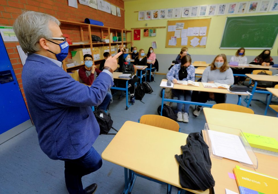 Výuka v době pandemie v Bonnu. Německo se k prezenční výuce má po pauze opět vrátit