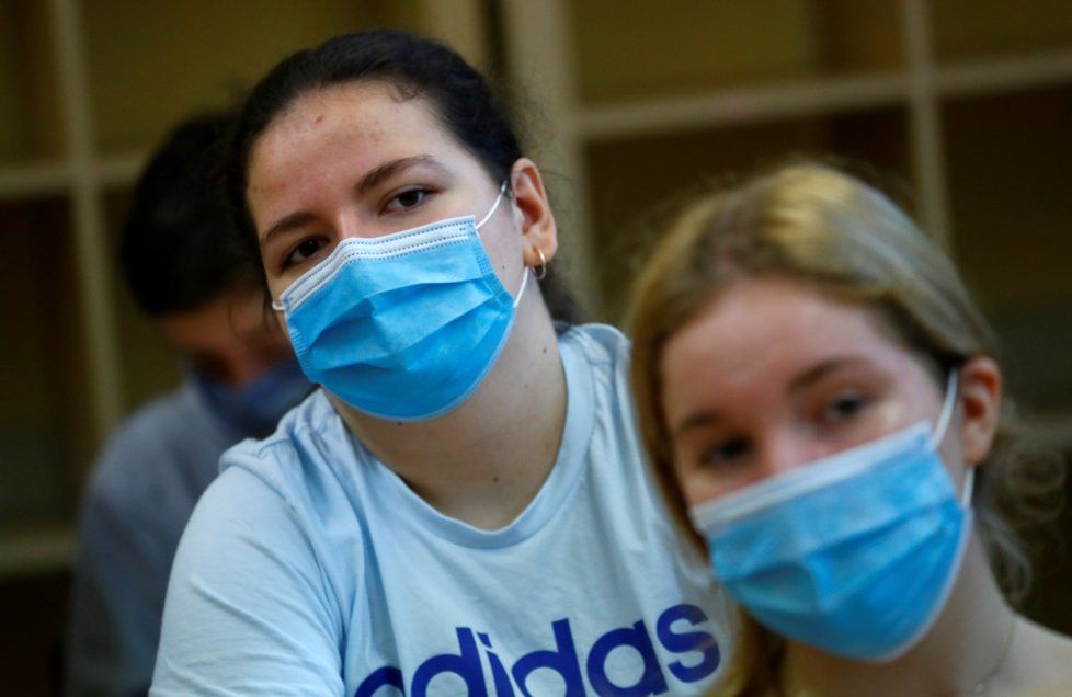 Studenti v Berlíně se vrátili do lavic. Roušky jsou povinné.