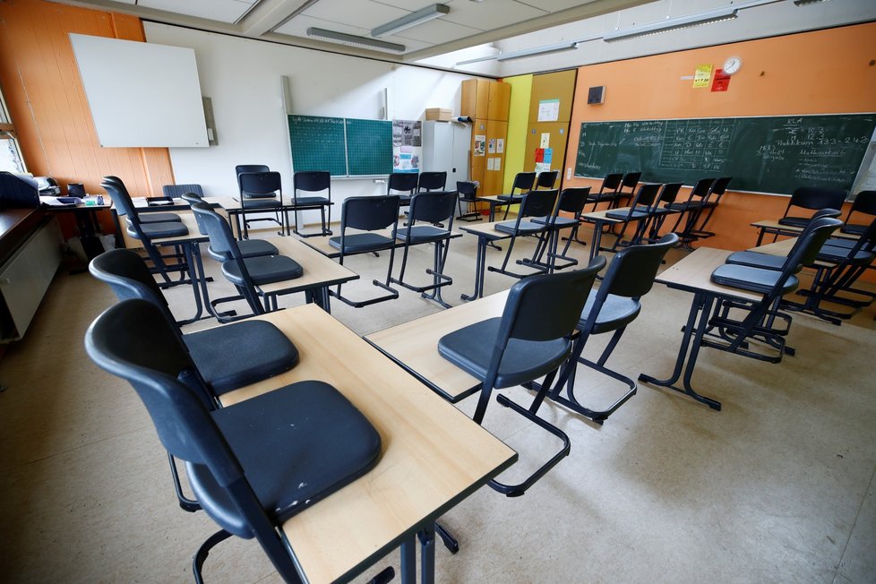 Prázdné třídy v německých školách po dočasném zrušení výuky
