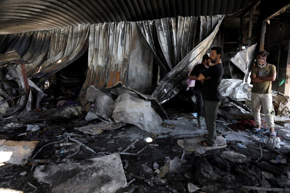Požár v iráckém Násiríji - oheň zničil nemocnici s pacienty s koronavirem.