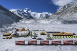Při expedicích na Mount Everest se nakazilo kvůli novému ohnisku na 100 lidí