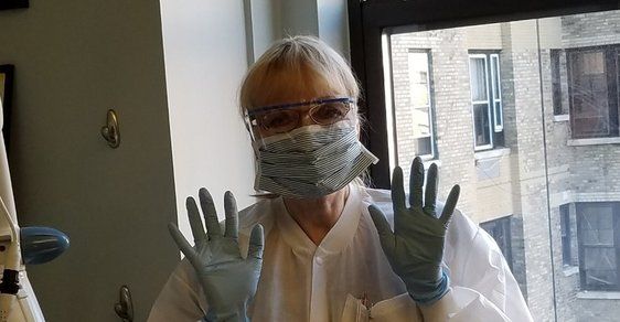 Česká zubařka v uzavřeném New Yorku: Jistě, že pracuju. Koronavirus není konec světa. Venku nehoří!