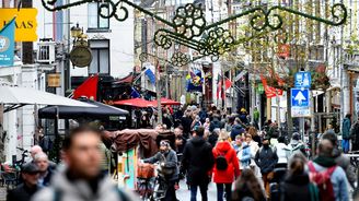 Nizozemsko zavádí lockdown. Těsně před Vánoci zavřou téměř všechny obchody