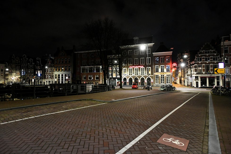 Koronavirus v Nizozemsku: V zemi v noci od 21:00 do 4:30 platí přísný zákaz vycházení.