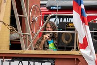 Žádné obušky ani slzný plyn. Demonstranty na Novém Zélandu vyhánějí Macarenou