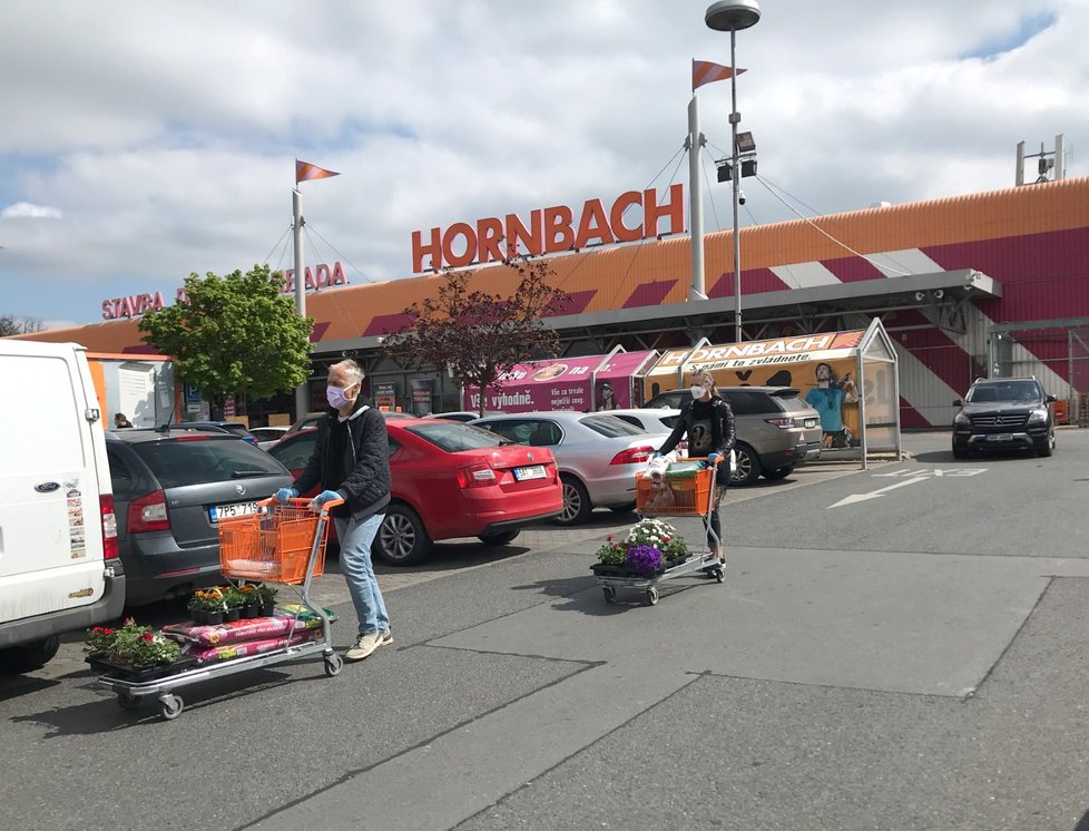 Plno je znovu i v hobbymarketech. (25.4.2020)