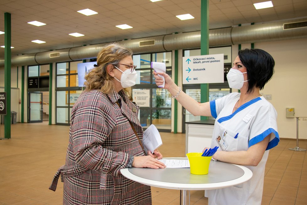 V Ostravě otevřeli obří očkovací centrum na výtavišti na Černé louce. Zájem byl velký.