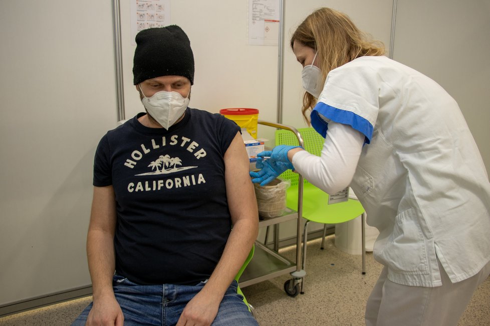 V Ostravě otevřeli obří očkovací centrum na výstavišti na Černé louce. Zájem byl velký.