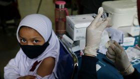 Očkování dětí v Indonésii