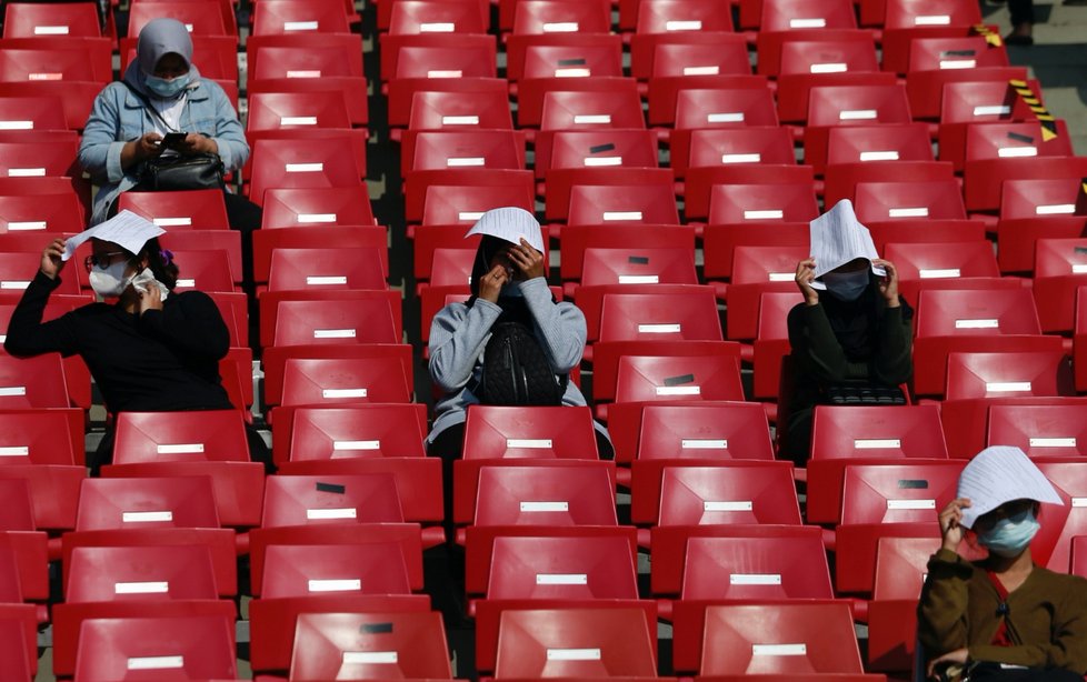 Jakarta využívá sportovních stadionů k očkování zájemců