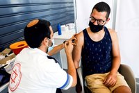 Nová data o třetí dávce vakcíny: Srdce neohrožuje, potvrdily miliony očkovaných v Izraeli