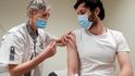 Očkování se pomalu rozjíždí i v Evropě