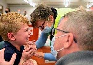 Očkování dětí proti koronaviru v USA