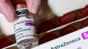 Vakcínu od AstraZenecy přezkoumávali experti. Je bezpečná a účinná na 76 procent, potvrdili