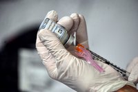 Praha začala očkovat Modernou. Přes 16 tisíc vakcín poputuje do 8 očkovacích center