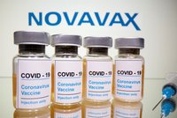 Covid s námi zůstane, čekáme každoroční očkování, vzkázal viceprezident Novavaxu. Česká továrna zůstává