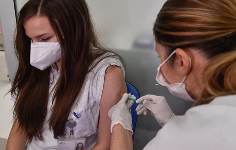 Pavilon 61 v Plzni na Borech: Očkovat proti koronaviru tu chtějí až 500 lidí denně