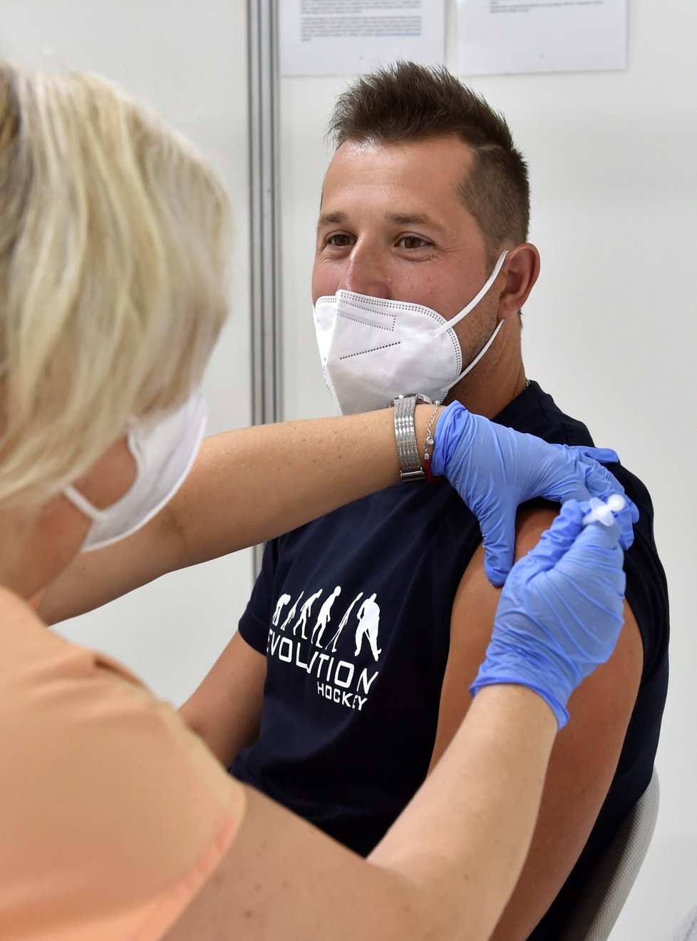 Zdravotníci ve zlínské PSG aréně začali 21. července 2021 podávat lidem vakcínu proti covidu-19 i bez předchozí registrace.