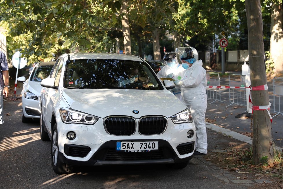 Oběroví místa v Praze. Zatímco někde se čekají dlouhé fronty, jinde je čekání skoro minimální