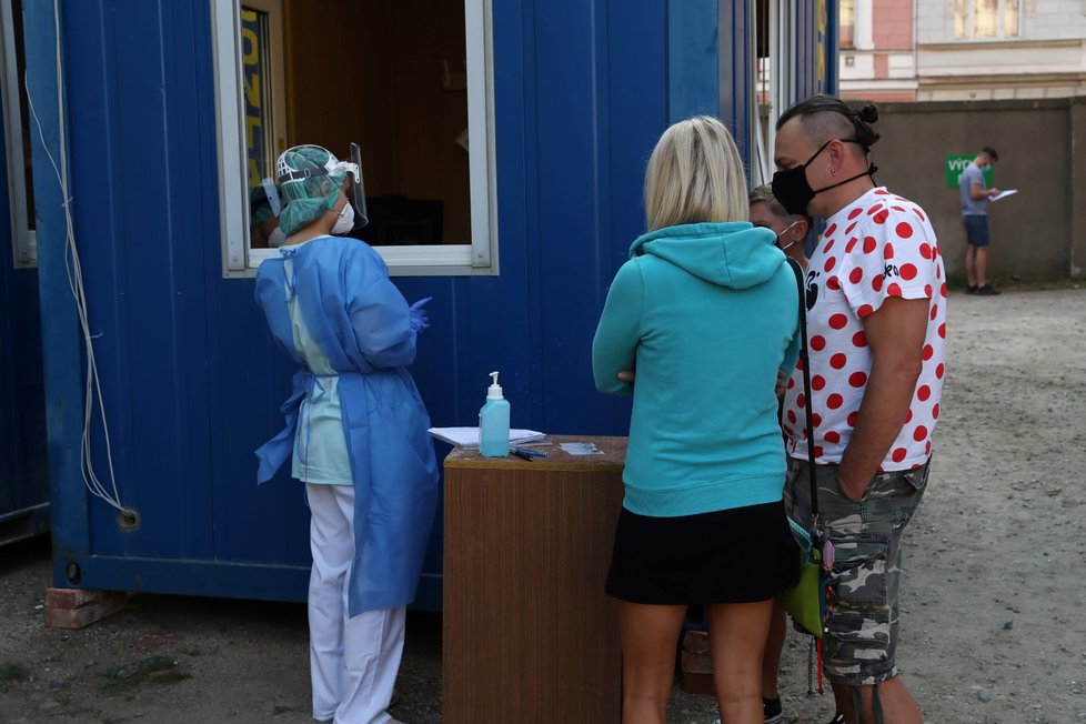 Oběroví místa v Praze. Zatímco někde se čekají dlouhé fronty, jinde je čekání skoro minimální