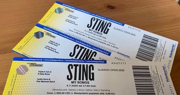 Vstupenky na letošní odložený koncert Stinga ve Slavkově u Brna zůstávají v platnosti.