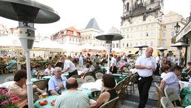 Zahrádky restaurací opět otevřou 17. května, schválila vláda