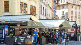 Zahrádky restaurací opět otevřou 17. května, schválila vláda