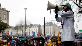 Koronavirus ve Francii: Protesty proti povinnému očkování a opatřeních (8.1.2022)